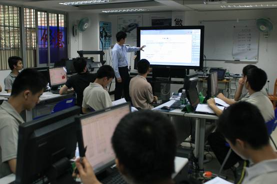一汽奥迪派培训师来我校开设培训课程