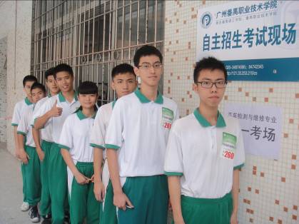 汽车运用与维修专业三二分段转段考核在我校顺利进行